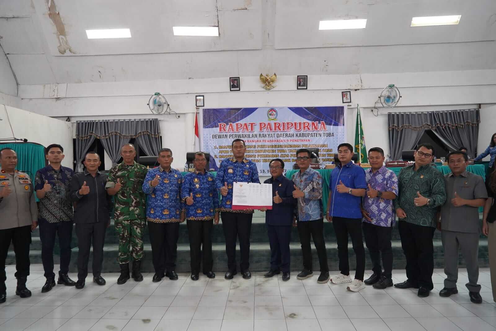 DPRD Toba Setujui Dua Ranperda Menjadi Perda, Bupati Apresiasi Dukungan DPRD