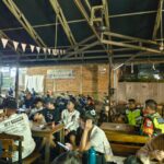 Nonton Bareng Piala Dunia, Babinsa Koramil 02/Pondok Gede Bangun Kedekatan dengan Warga