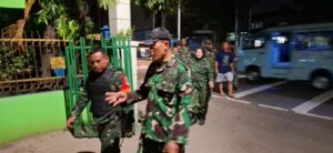 Babinsa Koramil 05/Kramat Jati Bersama Komduk Gelar Patroli/Siskamling Keliling