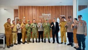 Wabup Taput Sambut Tim Supervisi Satgas Percepatan Rehabilitasi dan Rekonstruksi Pascabencana di Bandara Silangit
