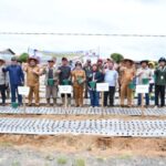 Pengembangan Bawang Putih Terus Diperkuat, Bupati Samosir Serahkan Bantuan 4 Ton Benih kepada Kelompok Tani
