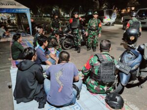 Koramil 07/Cipayung Gelar Patroli Malam Cegah Tawuran dan Kenakalan Remaja