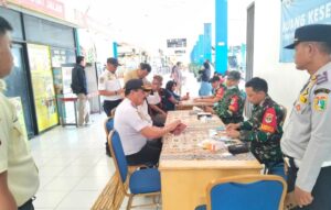 Koramil 03/Pasar Rebo–Ciracas Gelar Bakti Kesehatan Gratis di Terminal Kampung Rambutan