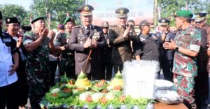 Soliditas Tanpa Batas, Kodim 0507/Bekasi Persembahkan Tumpeng Kehormatan pada HUT Bhayangkara ke-80