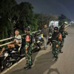 Patroli Malam Babinsa Koramil 03/Ps.Rebo-Ciracas dan Warga Perkuat Keamanan Lingkungan