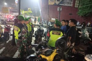 Patroli Malam Koramil 04/Jati Asih dan Linmas Sisir Titik Rawan, Ajak Warga Jaga Kamtibmas Bersama