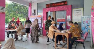 Kodim 0507/Bekasi Hadirkan Bakti Kesehatan Teritorial, 40 Warga Duren Jaya Terlayani