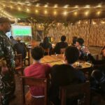 Nobar Gembira Piala Dunia Jadi Wadah Positif, Serda Firmasnyah Babinsa Pengasinan Rangkul Pemuda dan Serap Aspirasi Warga