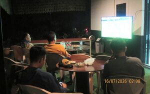 Korem 051/Wijayakarta dan Warga Nobar Semifinal Piala Dunia 2026 Inggris vs Argentina, Pererat Kebersamaan