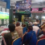 Koramil 03/Pasar Rebo–Ciracas Gelar Nobar Sepak Bola Gembira Bersama Warga
