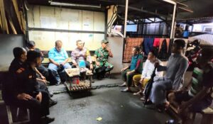 Koramil 06/Cakung dan Komduk Perkuat Kamtibmas Melalui Patroli Siskamling di Penggilingan