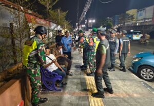 Perkuat Kamtibmas, Koramil 02/Pondok Gede dan Aparat Keamanan Laksanakan Patroli Bersama