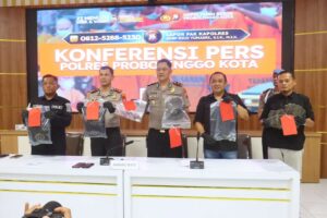 Pesta Miras Berujung Maut: Polres Probolinggo Kota Ungkap Pembunuhan Pengamen Manusia Silver, Dua Pelaku Ditangkap