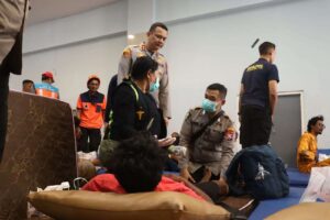 Polres Pelabuhan Tanjungperak Dampingi Korban Peristiwa KM Mutiara Sentosa II, Pastikan Penanganan Maksimal