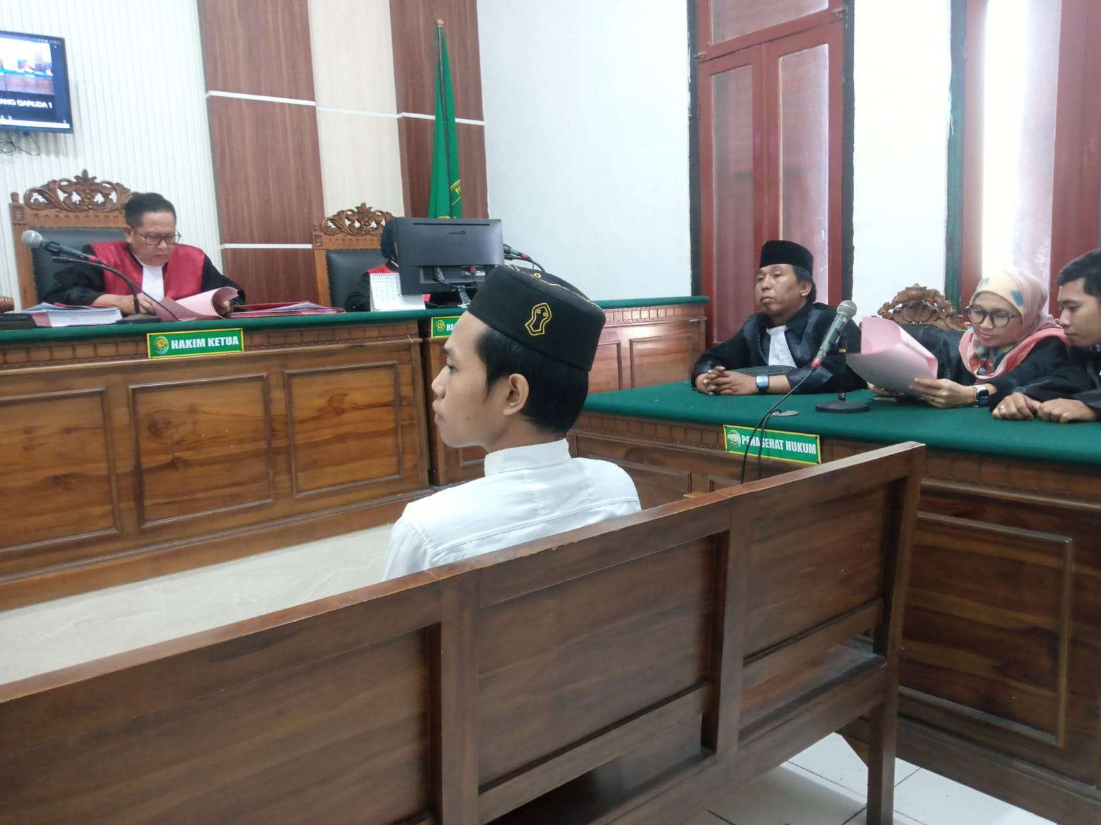 Foto: Jaksa Penuntut Umum membacakan tuntutan terhadap Firrizki Rahmatulloh dalam sidang dugaan penipuan penyelenggaraan Jatim Half Marathon 2026 di Pengadilan Negeri Surabaya dengan tuntutan pidana 1 tahun 8 bulan penjara.