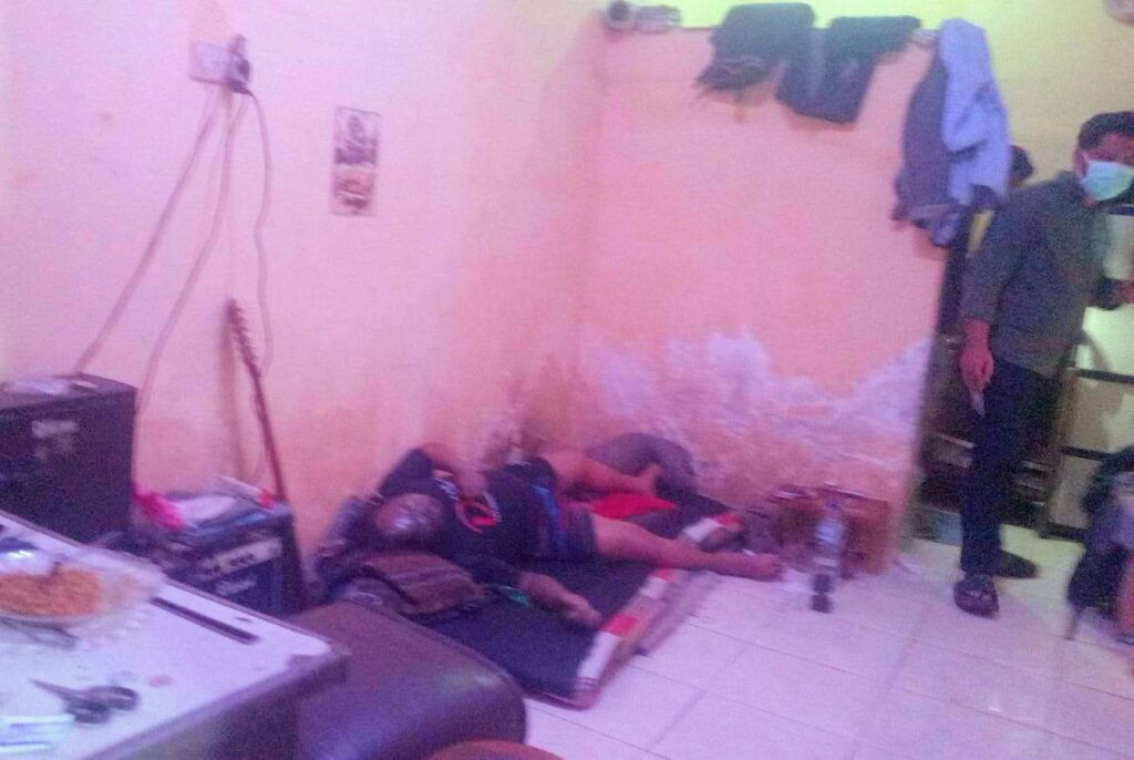 Warga Sidotopo Digegerkan Penemuan Jenazah Pria di Dalam Kamar, Polisi Lakukan Penyelidikan