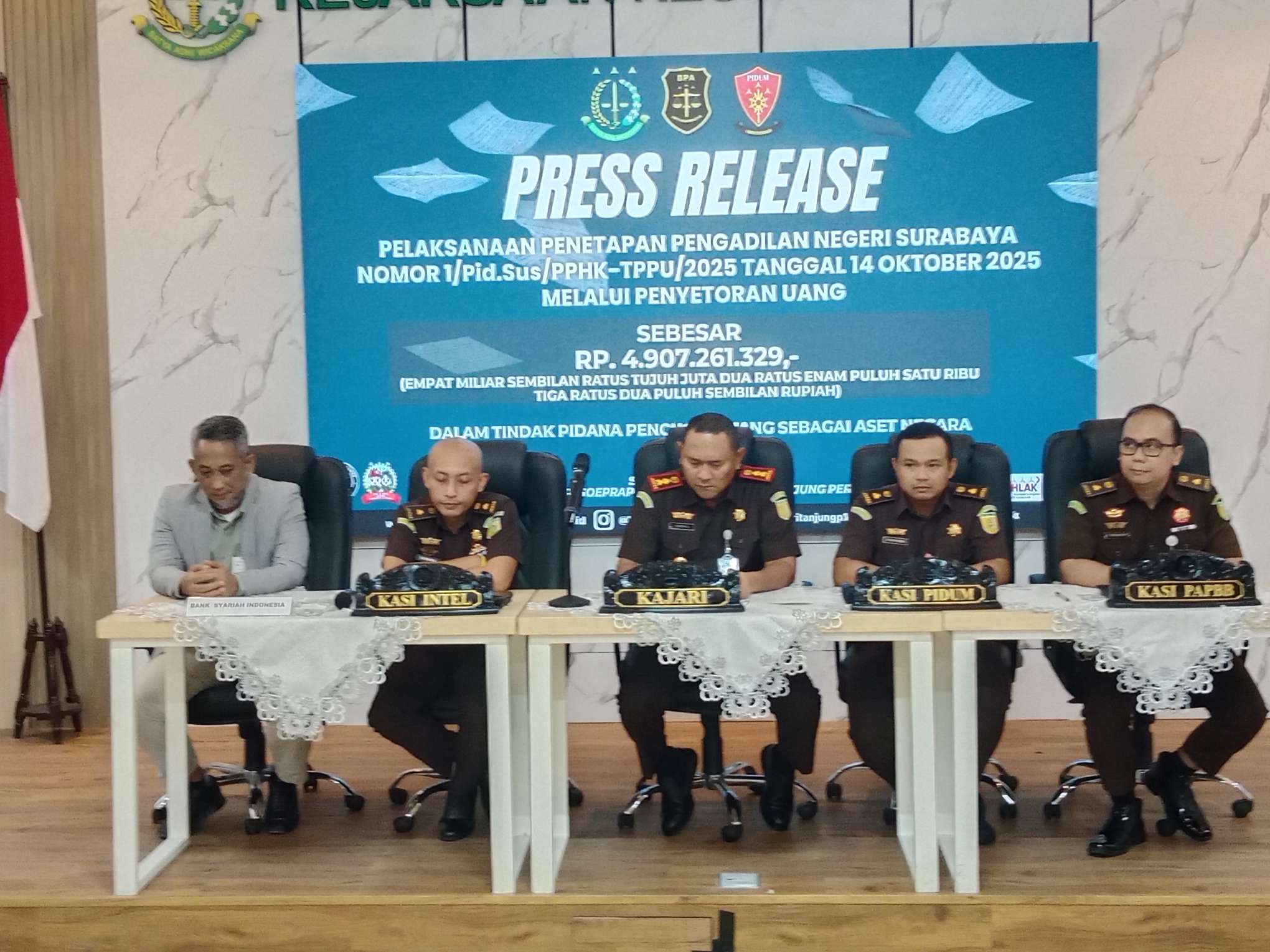 Foto: Kejari Tanjung Perak menyetorkan Rp4,9 miliar hasil TPPU judi online ke kas negara