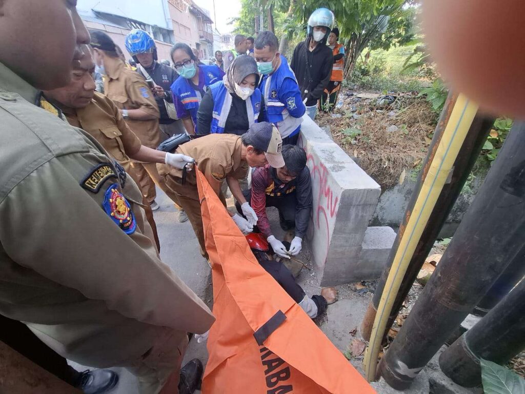 Kecelakaan Jalan Karet Surabaya, Pengendara Honda GL Max Tewas