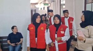 Kartika Apriliyanti dan Riska Risnawati Didakwa Tawarkan Threesome Lewat MiChat, Tarif Rp3 Juta