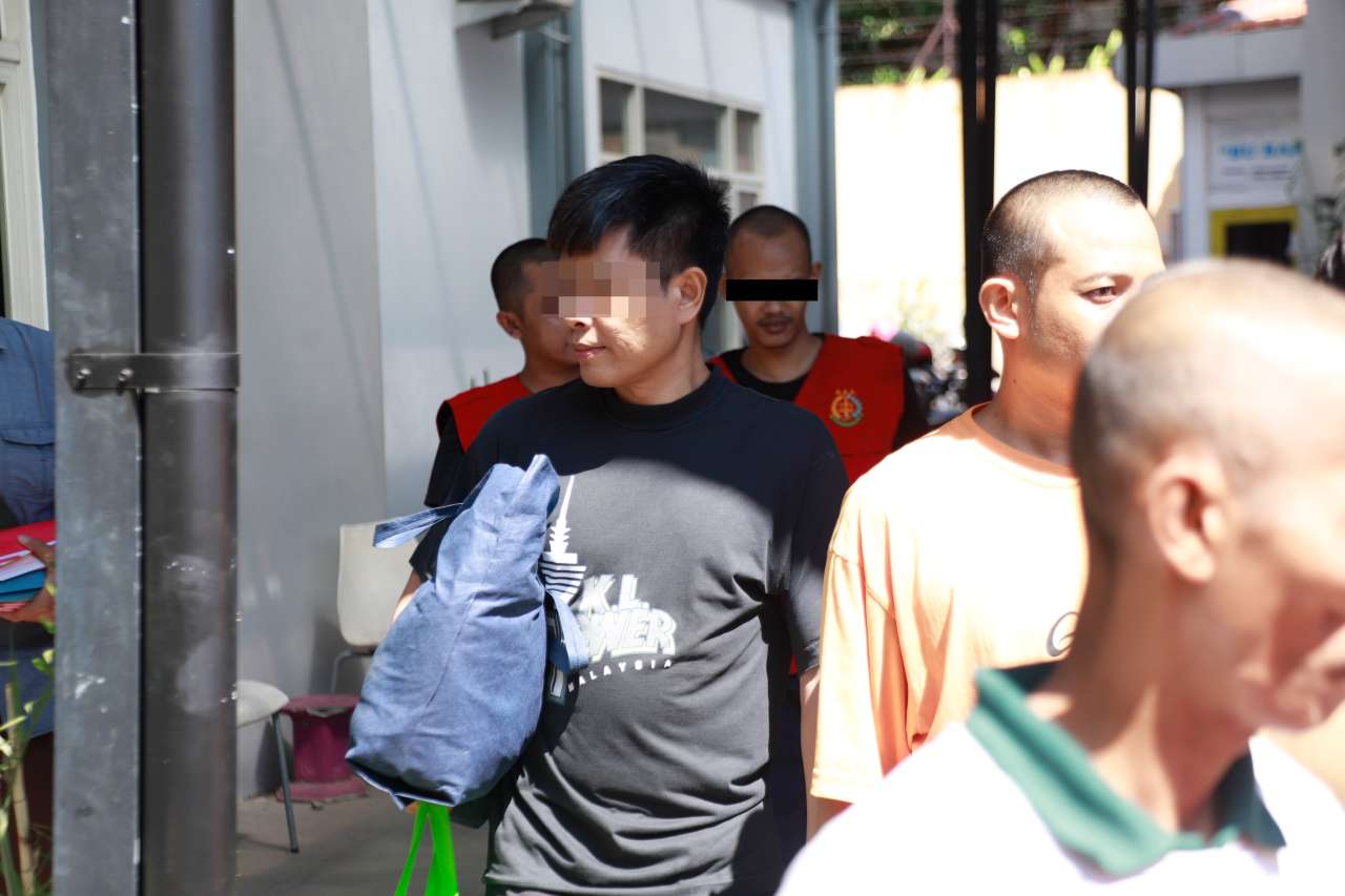 Kejari Surabaya menerima pelimpahan tersangka dan barang bukti perkara dugaan pencabulan anak