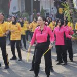 Polrestabes Surabaya dan Masyarakat Meriahkan HUT ke-81 RI Lewat Olahraga dan Lomba Tradisional
