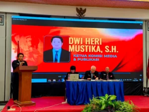 Ketua Komisi Media & Publikasi Badan Pengurus Wilayah (BPW) Persatuan Advokat Indonesia (Peradin) Jawa Timur (Jatim), Dwi Heri Mustika, S.H.,M.H memaparkan program kerja periode 2026-2029