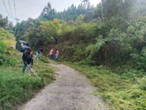 Sambut HUT ke-81 RI, Karang Taruna dan Warga Desa Sigulok Gotong Royong Bersihkan Lingkungan