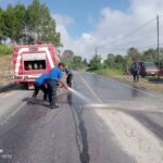 Demi Keselamatan Pengendara, Material Batu dan Pasir di Jalan Lintongnihuta-Dolok Margu Disingkirkan