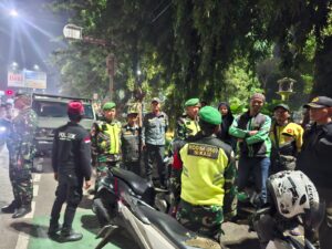 Jaga Kondusivitas Wilayah, Koramil 03/Teluk Pucung Intensifkan Patroli Malam Bersama Aparat Keamanan serta Linmas