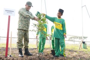 Hari Hutan Nasional, Korem 052/Wijayakrama Tanam 2.000 Pohon Sebagai “Kado untuk Indonesia”
