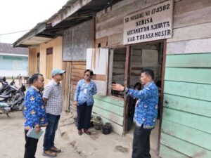 Tak Menunggu Lama, Kadis Dispora Toba Tinjau Langsung SD Pardamean Sibisa