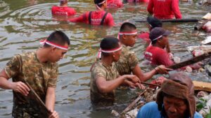 Susur Sungai dan Bersih-Bersih Sungai Kelurahan Harapan Baru, Wujud Nyata Semarak HUT RI ke-81 di Wilayah Kodim 0507/Bekasi