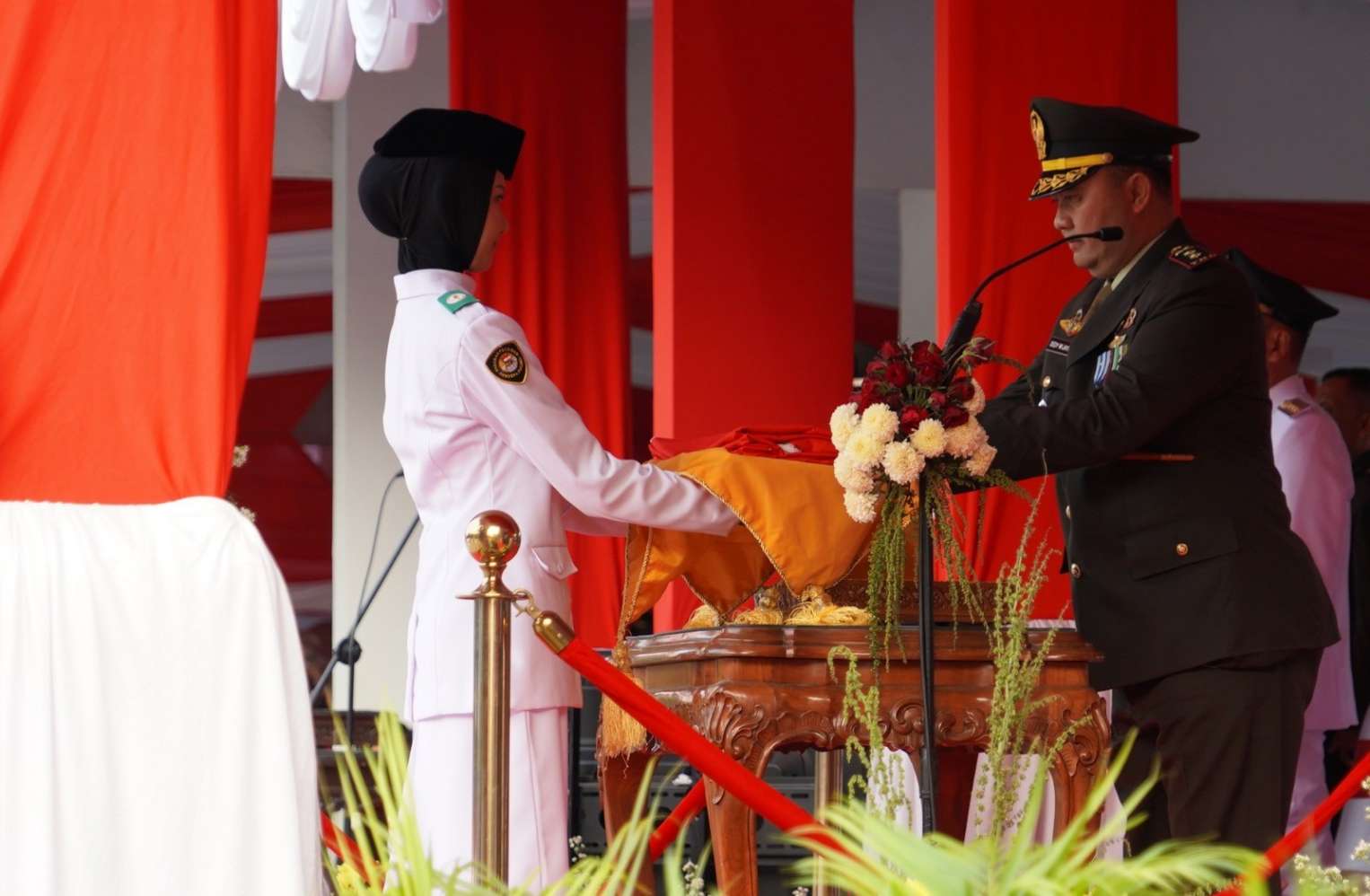 Senja Kemerdekaan di Bojonegoro, Dandim Pimpin Penurunan Bendera