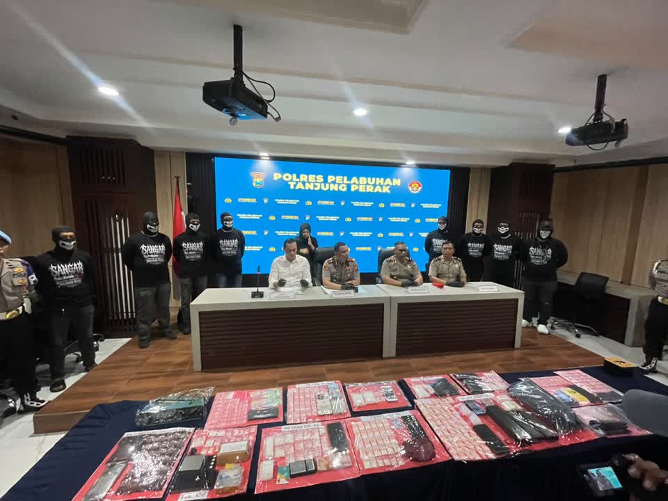 Foto; Polres Tanjung Perak mengamankan barang bukti 1,01 kilogram sabu dalam Operasi Tumpas Narkoba Semeru 2026.