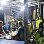 Patroli Malam Koramil 02/Pondok Gede Bersama Aparat Gabungan Berikan Rasa Aman kepada Warga