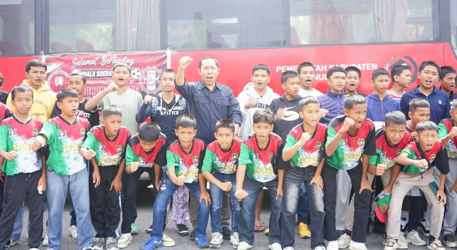 Bupati Taput Lepas 52 Atlet U-13 dan U-15 ke Piala Soeratin di Sibolga