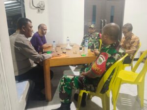 Koramil 08/Duren Sawit Bersama Komduk Gelar Siskamling, Antisipasi Kenakalan dan Tawuran Remaja