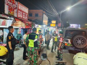 Patroli Malam Bersama, Koramil 01/Kranji Pastikan Keamanan Lingkungan Tetap Terjaga