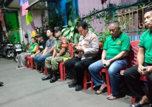 Jaga Kamtibmas Malam Minggu, Babinsa Koramil 05/Kramatjati-Makasar Gelar Siskamling