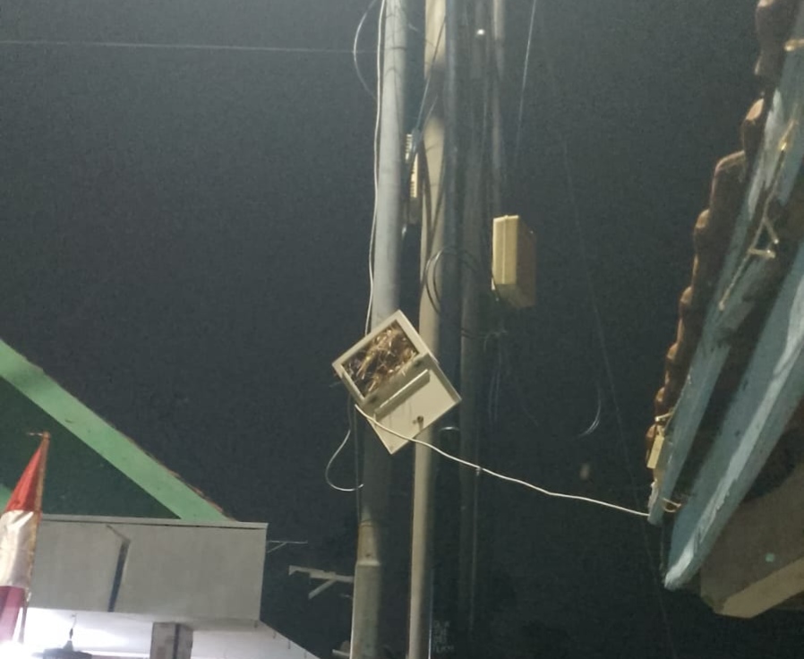 CCTV Pos Kamling Sawohan tampak tidak berfungsi dan tidak terawat.(Foto: Eka Aristya, beritakeadilan.com)