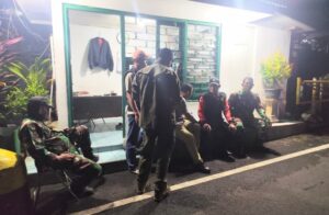 Babinsa Koramil 08/Duren Sawit Gelar Patroli Malam Perkuat Keamanan, Cegah Tawuran dan Kenakalan Remaja
