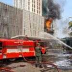 Respon Cepat Atasi Kebakaran Area Parkir Hotel Pullman, Koramil 03/GP Kerahkan Personil dan 2 Unit Water Tank TNI AD Bantu Jinakkan Si Jago Merah Dalam 30 Menit