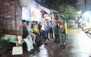 Malam Hari Tetap Siaga, Koramil 04/Jati Asih Bersinergi Amankan Wilayah Binaan