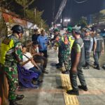 Patroli Malam Bersama, Koramil 02/Pondok Gede Pastikan Keamanan Lingkungan Tetap Terjaga