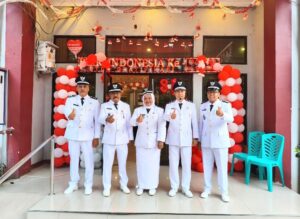 Semarak HUT Ke-81 RI, Lurah Bintara Sambut Peserta Karnaval RW 15