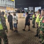 Patroli Sinergis Malam Hari, Koramil 02/Pondok Gede Antisipasi Gangguan Kamtibmas di Wilayah Binaan