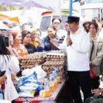 Tekan Inflasi dan Jaga Stabilitas Harga, Bupati Taput Buka Gerakan Pangan Murah di Pasar Tarutung