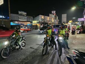 Patroli Sinergis Jaga Kamtibmas, Koramil 02/Pondok Gede Bersama Polri dan Linmas Ciptakan Rasa Aman di Wilayah