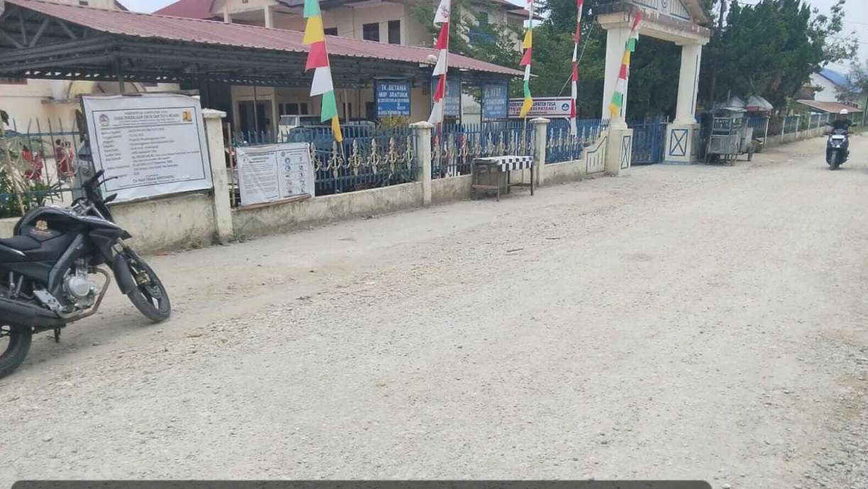 Proyek Jalan Sirait Uruk-Amborgang Berdebu, Progres Pekerjaan Dipertanyakan