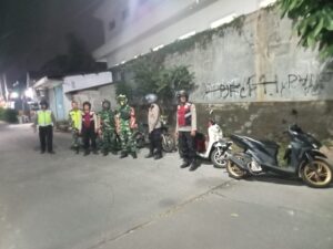 Ciptakan Wilayah Aman dan Kondusif, Koramil 01/Kranji Bersama Polsek Bekasi Barat Intensifkan Patroli Malam